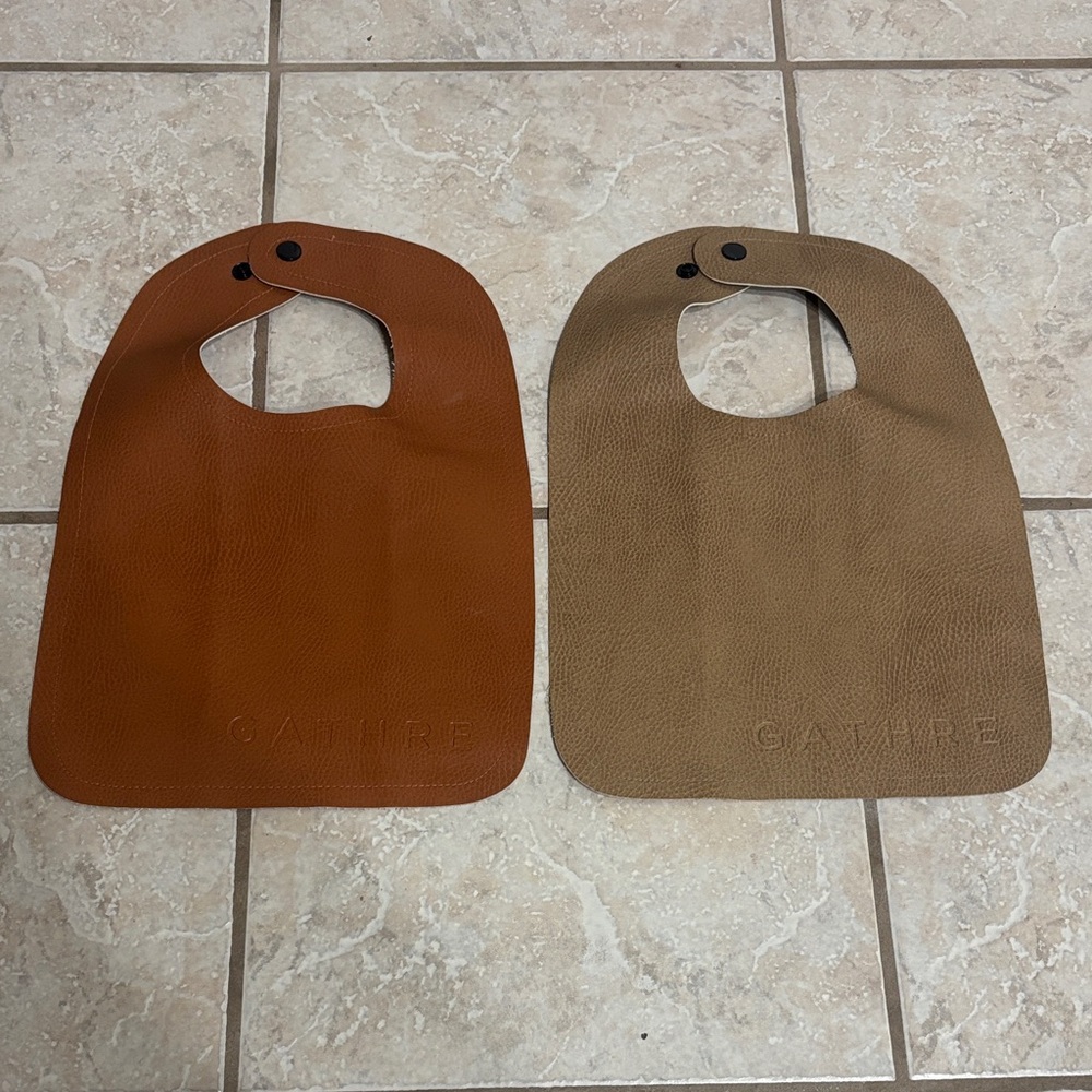 GATHRE Leather Bib Set in Brown and Tan